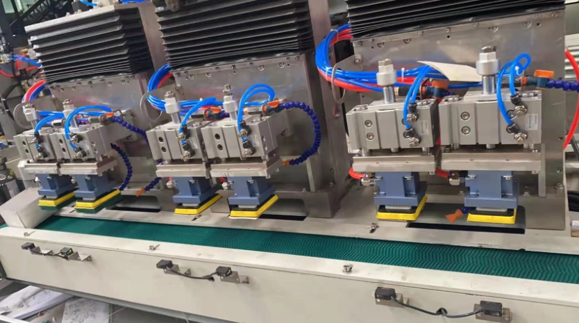 Comment un fabricant d’outils de ponçage industriels peut-il aider à intégrer des ponceuses pneumatiques aux robots ?