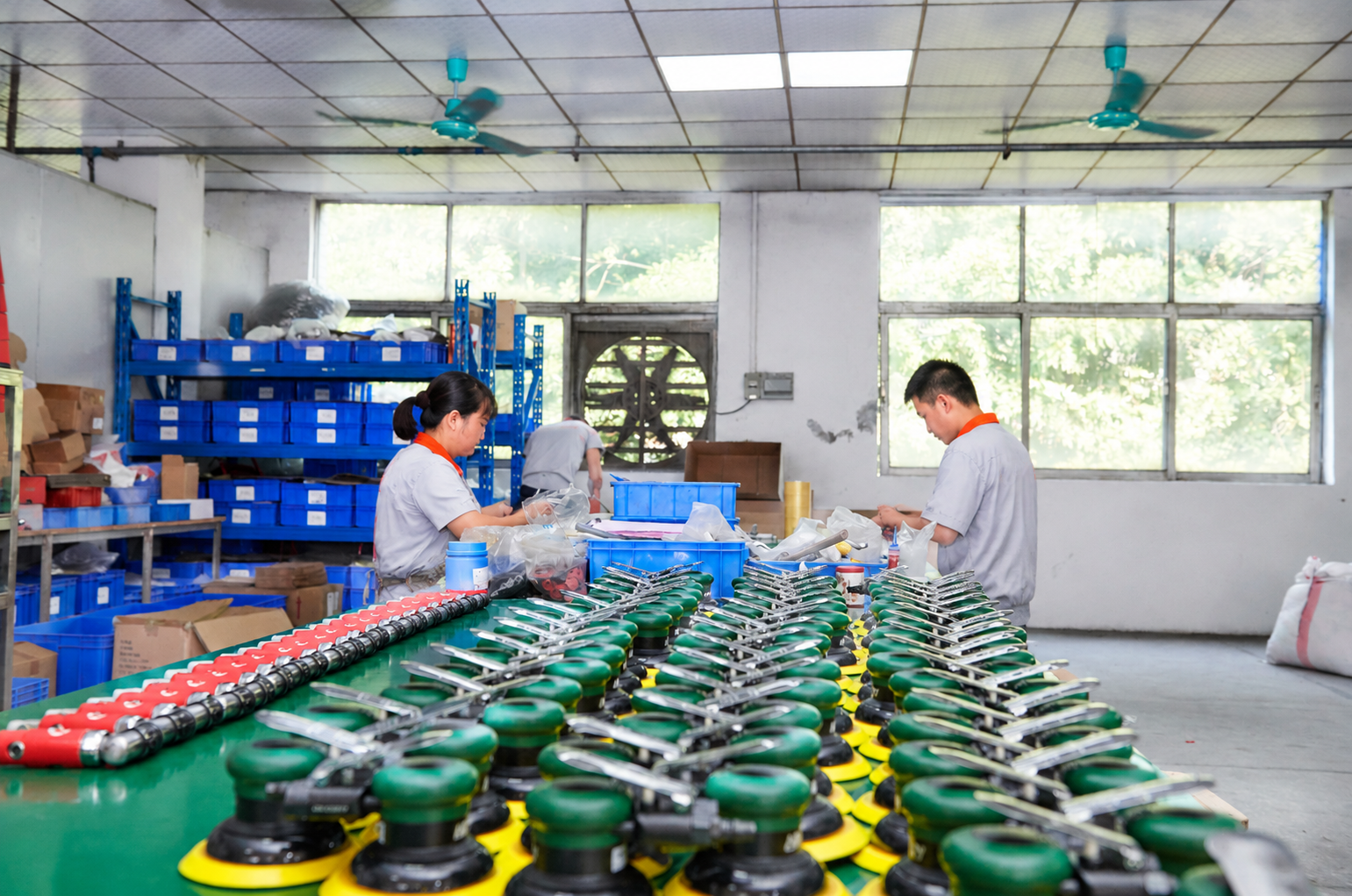 Qu'est-ce qui rend une ponceuse électrique professionnelle adaptée à la production OEM ?